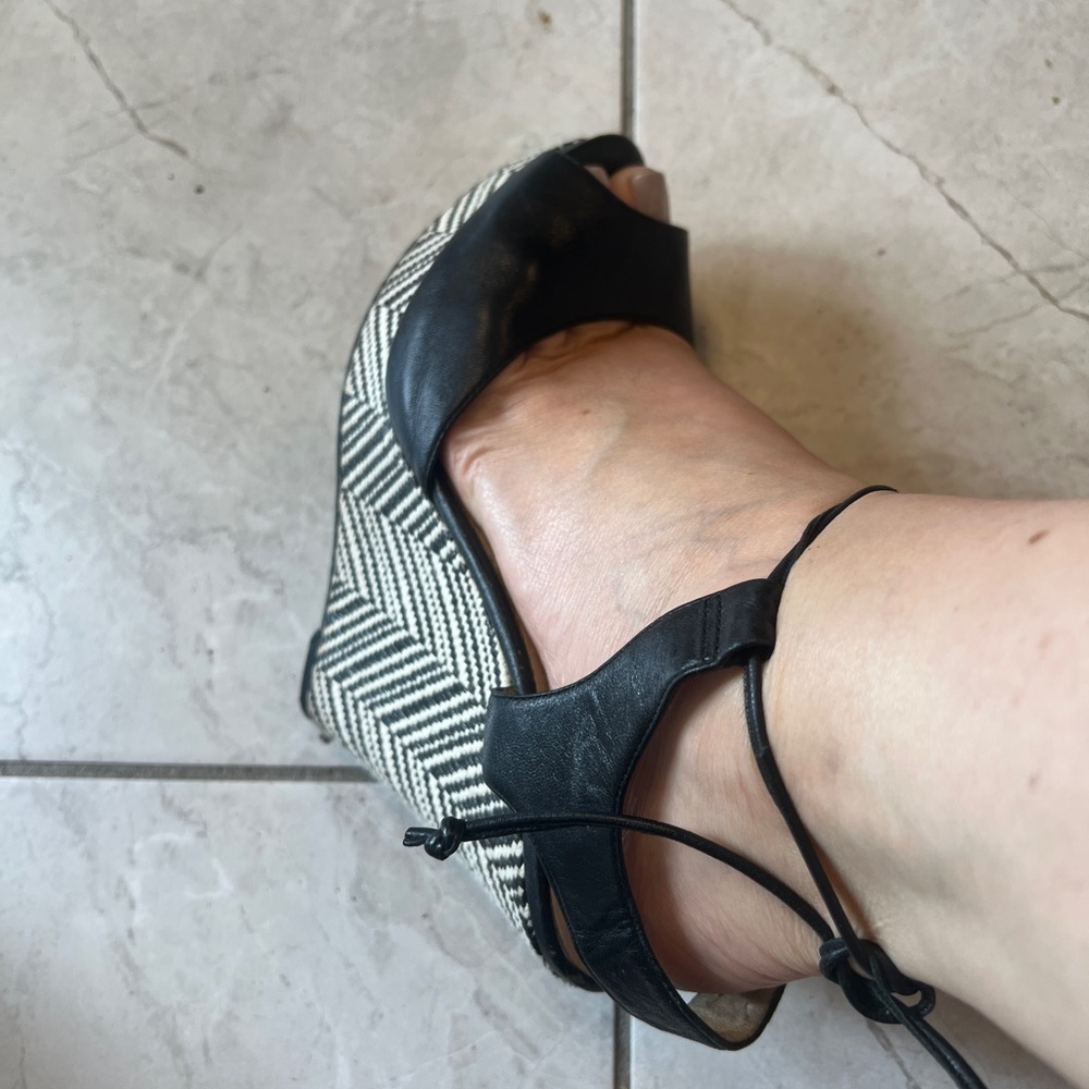 Sandals black and white Nine West 7.5